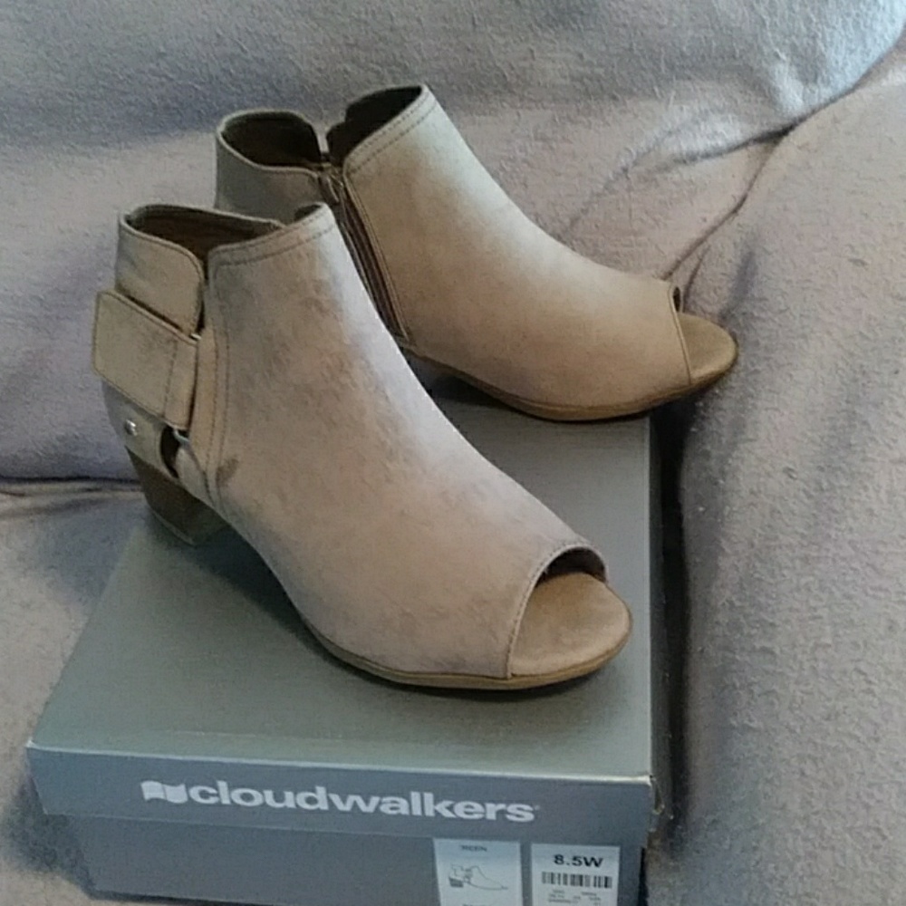 Women shoes size 8.5W